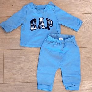 3/$30 BabyGAP Blue Sweatshirt & Pants Outfit 0-3 months
